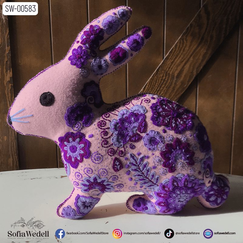 Conejo Bordado Floral Exclusivo