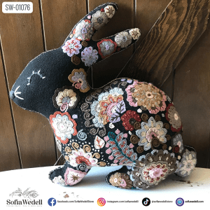 Conejo de Pascua bordado floral
