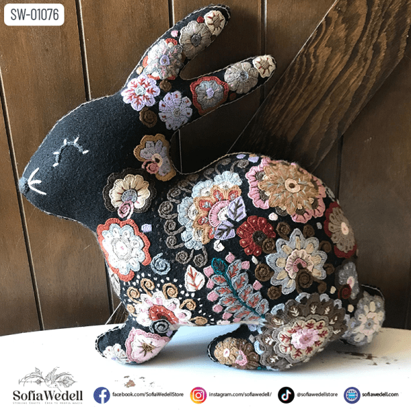 Conejo de Pascua bordado floral